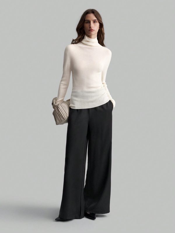 Cream-White Seamless Turtleneck Lightweight Knitted Wool Sweater Seamless Knitwear