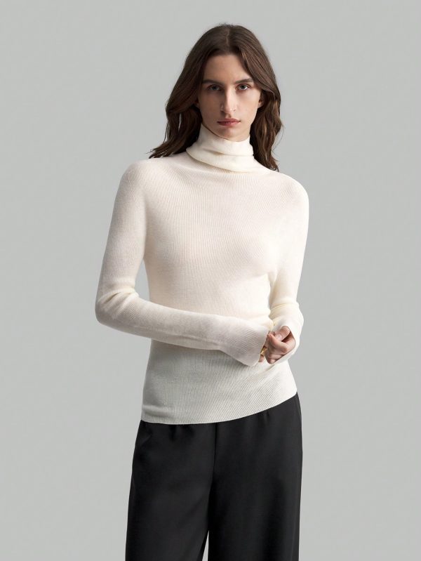 Cream-White Seamless Turtleneck Lightweight Knitted Wool Sweater Seamless Knitwear